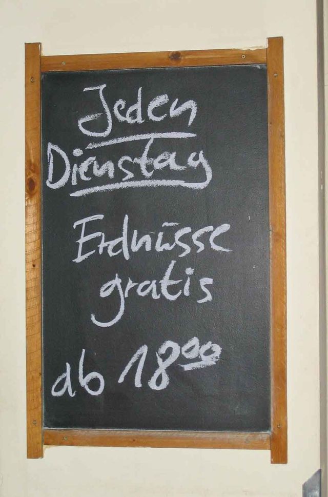 n�sse f�r alle... dienstag erdn�sse schild 