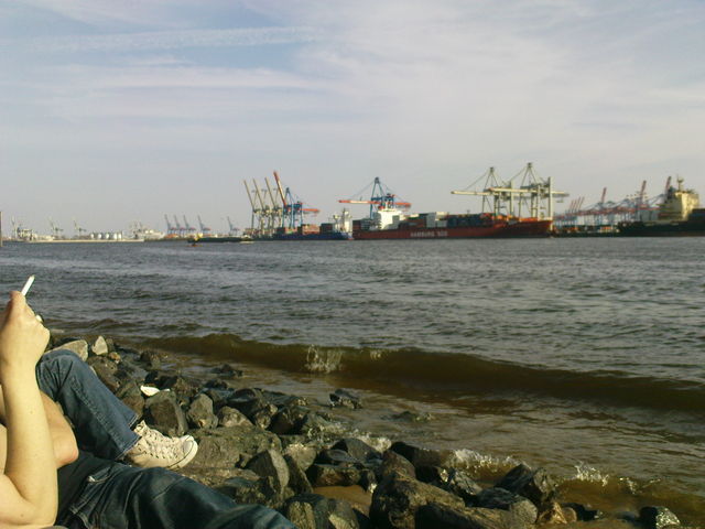 tu ma zigaredde! sonne hafen schiff hamburg 