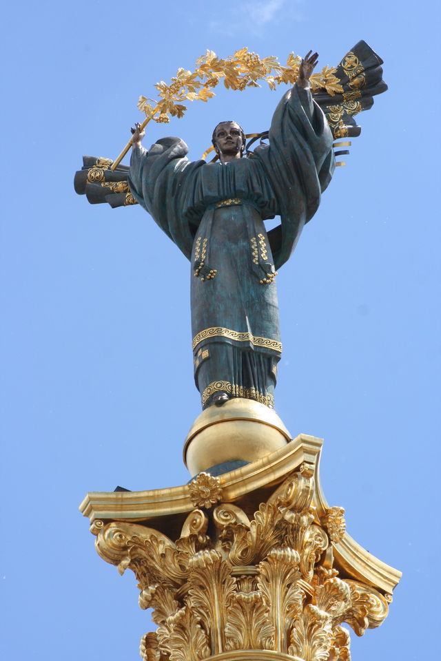 statue statue ukraine kiev 