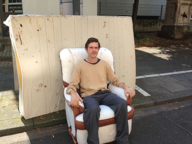 mittagspause couch sperrm�ll steam stephan k�nig sofa sessel matratze 