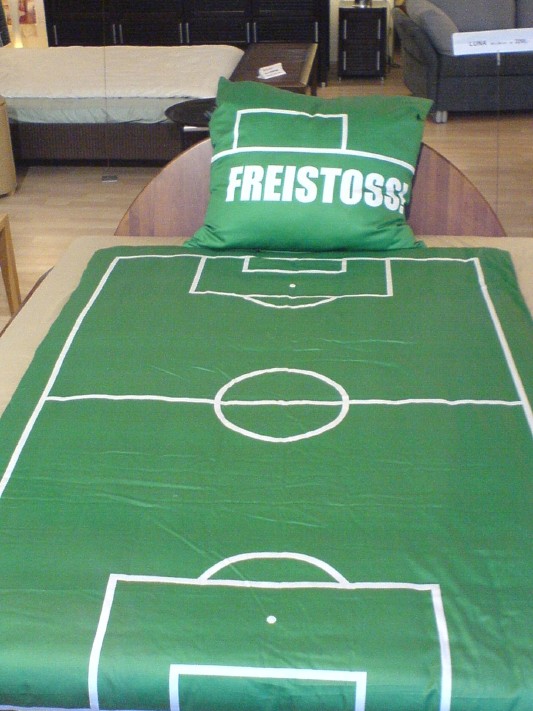 freistoss-bettwaesche fussball schlafen 