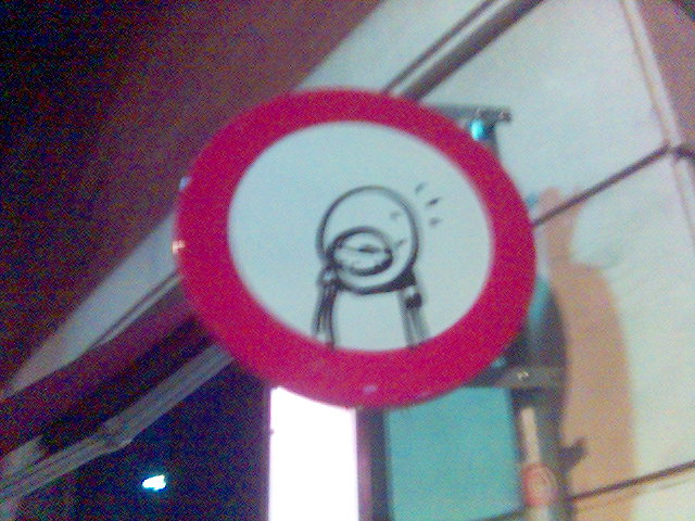 ding schild streetart 