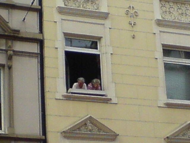 seniorenfenster fenster rentner senioren muppets 