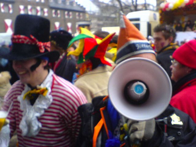 flüstertüte 2 megaphon karneval köln steam philippmüller 