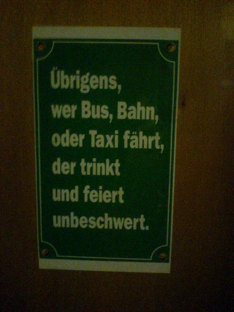 unbeschwert saufen d�sseldorf alt bahn bier saufen schild 