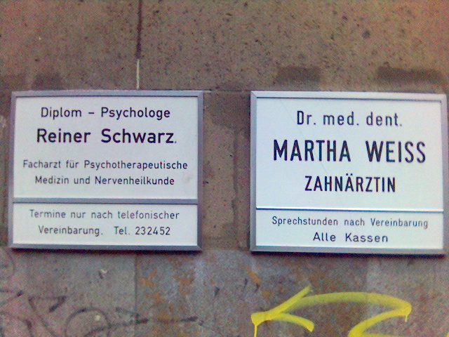 sch�n, wenn �rzte Farbe bekennen ring schilder. arzt doktor k�ln mediziner 