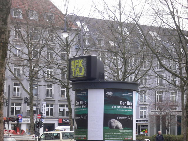 free tv fernsehen fernseher kln rudolfplatz tv litfasssule 