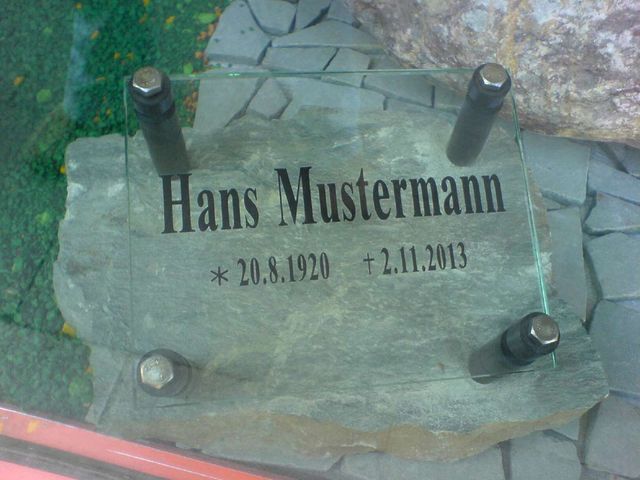 mustertod beerdigung mustermann tot schild tod 