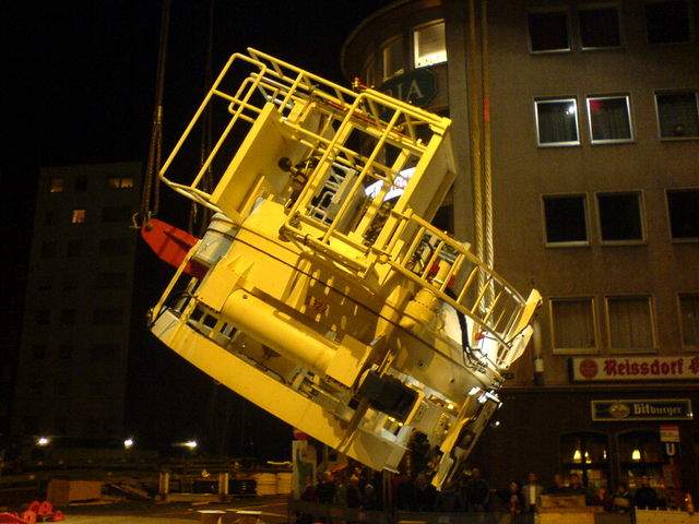 Bohrmaschine in der Drehung bohrer kvb kln bonnerstrasse kran 