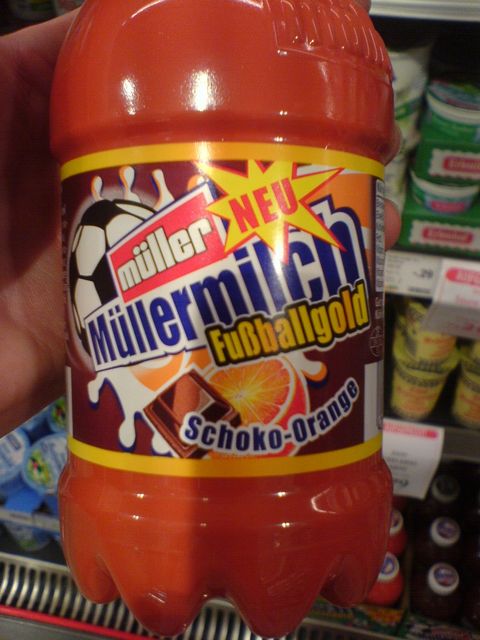 fussballmilch milch m�ller fussball wm2006 supermarkt fu�ball 