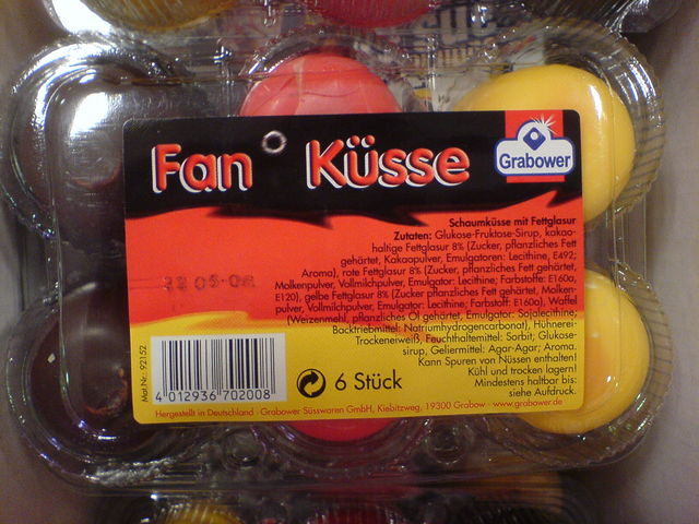 fussballkuss negerkuss fussball wm2006 supermarkt fu�ball 