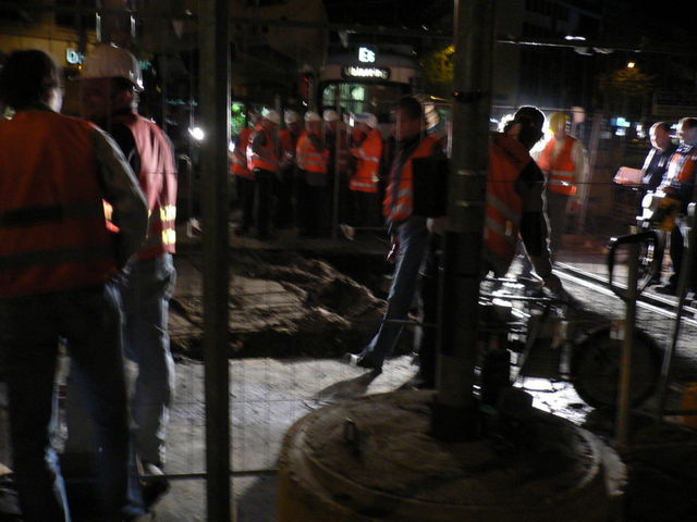 fahrbahnabsackung baustelle kvb sdstadt loch chlodwigplatz 