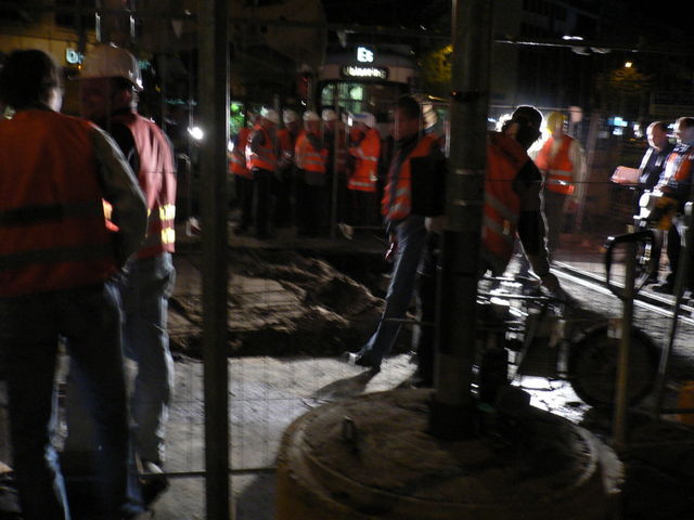 fahrbahnabsackung baustelle kvb s�dstadt loch chlodwigplatz 