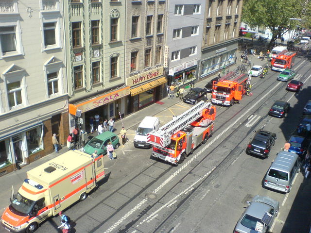 katastrophe?! feuerwehr polizei bonnerstrasse katastrophe voyeurismus 