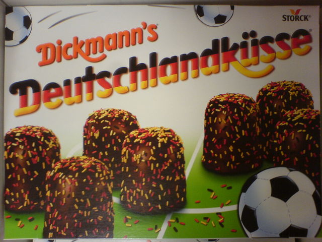 deutschland k�ssen mann fussball wm2006 supermarkt fu�ball negerkuss dick 