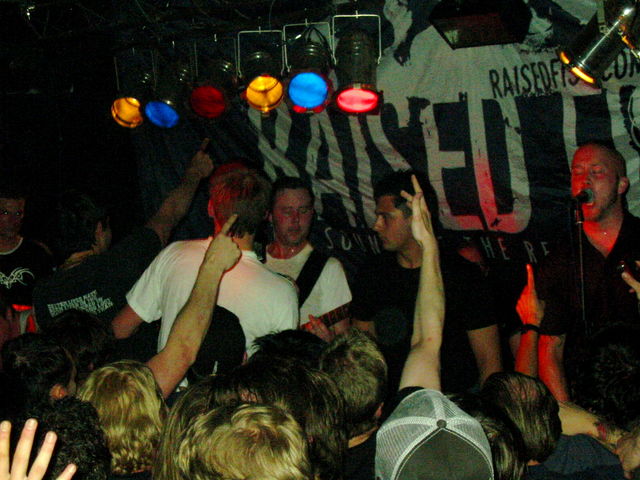 Stau auf der B�hne k�ln b�hne raised fist underground hardcore 