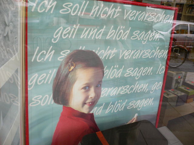 bart weiblich und weniger gelb bl�d tafel verarschen geil schaufenster schule werbung 