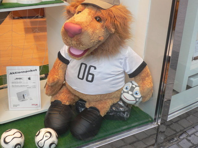 pleitelwe ball goleo maskottchen schaufenster wm2006 fuball 