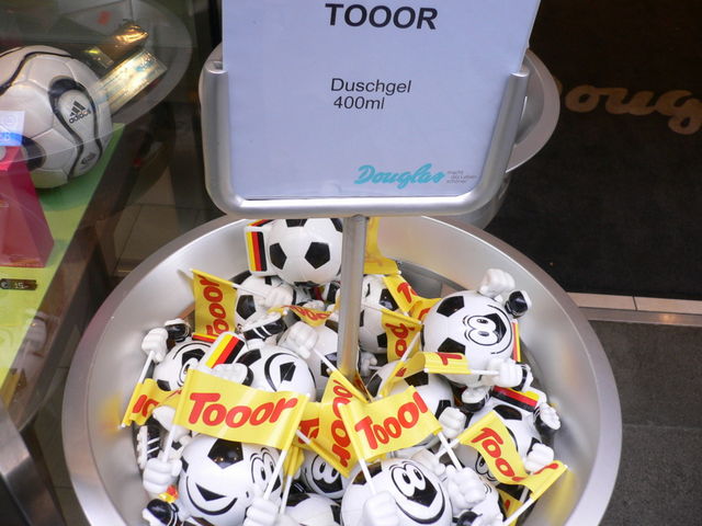 wmwaschwahn duschgel tor werbung wm2006 douglas fu�ball 