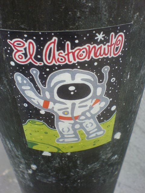 El Astronauto astronaut astronauto mond spanisch sticker streetart 