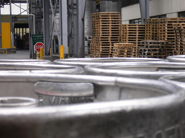 beck & co-gel�nde f�sser bier paletten bremen becks 