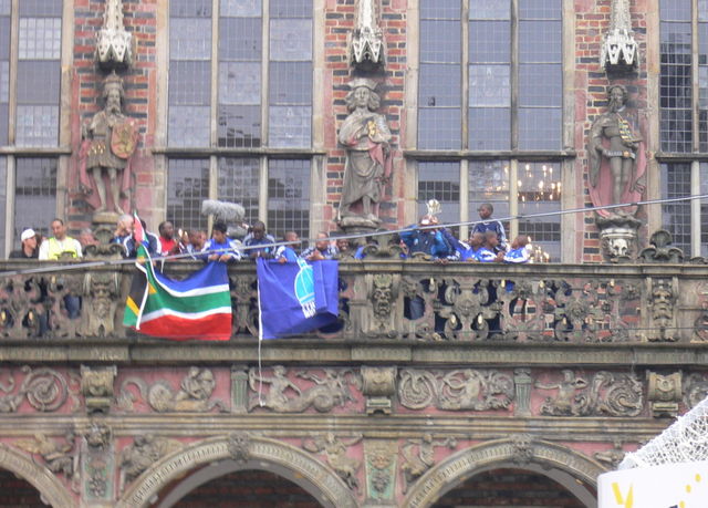 sdafrika statt werder balkon rathaus sdafrike flagge fuball bremen 