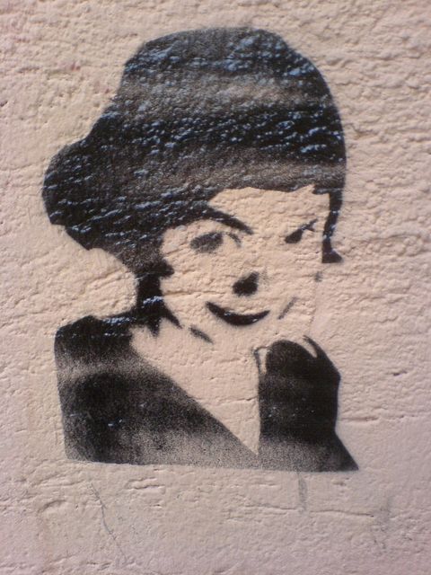 schablonenfrau streetart schablone frau bremen 