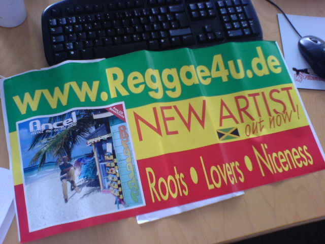 eben noch in der kvb... diebstahl klebefolie lovers niceness reggae4u roots kvb werbung 