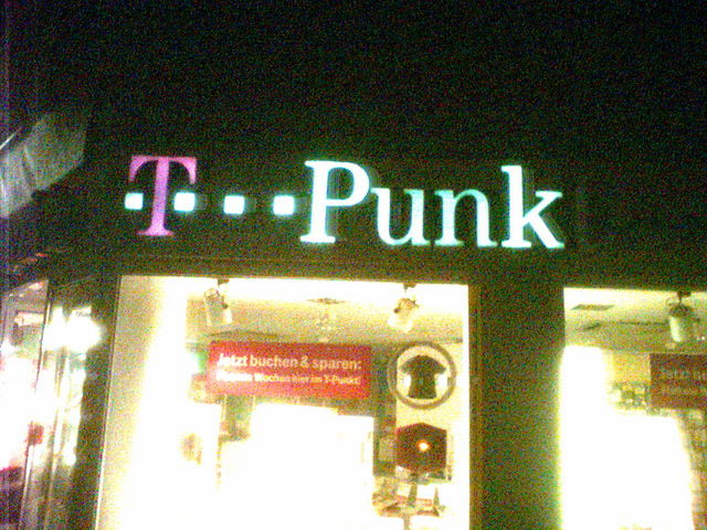 No Future leuchtreklame telekom punk 