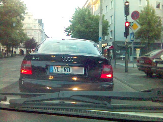 nerd a4 ampel audi nerd nummernschild scheibenwischer auto strasse 