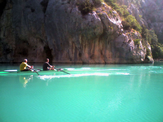 ruderer  ruderer rudern wasser lac sainte-croix canyon du verdon frankreich grand 