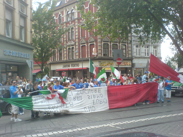 L'Italia e forte e vincera! fussball italien wm2006 fu�ball fans zugweg 
