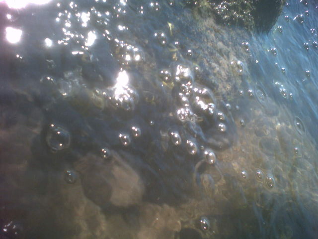 Sprudelwasser blubberbl�schen eifel kohlens�ure laacher sprudel whirlpool see vulkan 