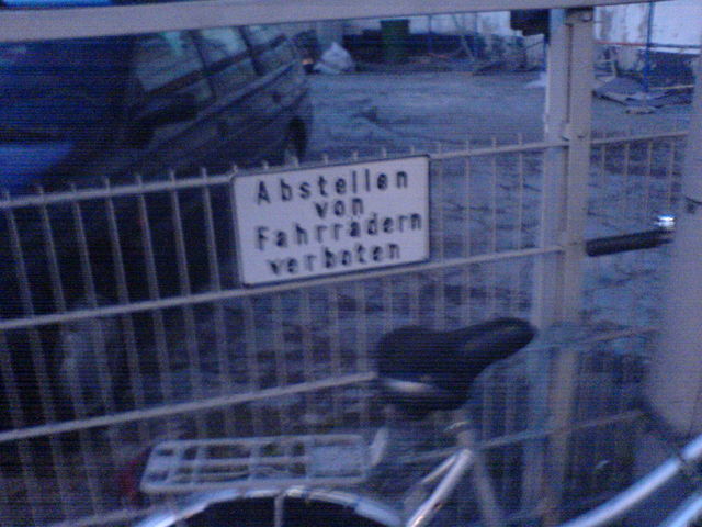Anarchie! fahrrad zaun verboten 