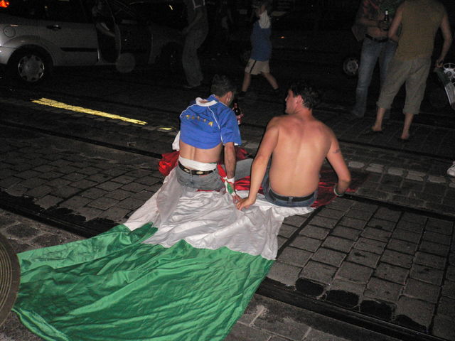 italien am boden italiener flagge italien wm2006 sÃ¼dstadt bonner fans 