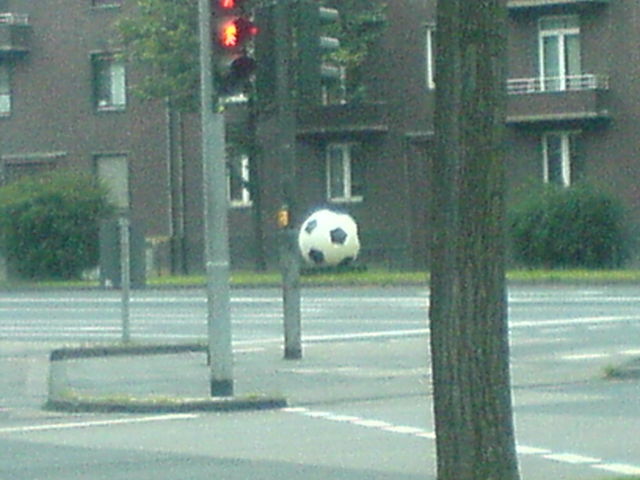 Betonfussball fussball wm2006 fu�ball beton 