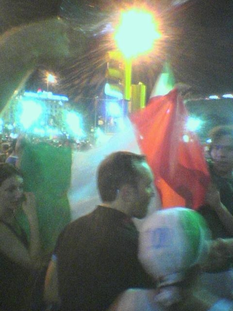 Italiener feiern ihren Sieg IV ramblas 