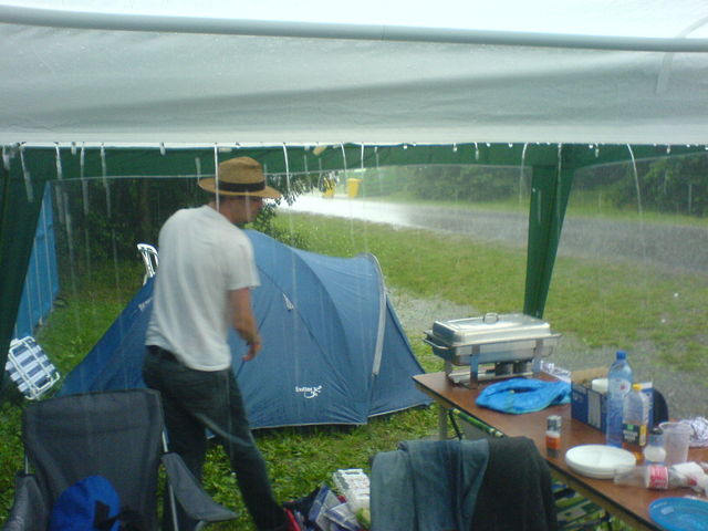 regen demozone p�nzli regen zelt 