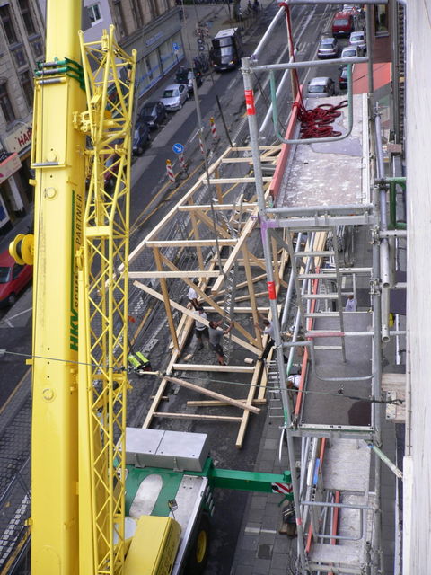 nicht einst�rzende altbauten ger�st baustelle kvb bonnerstrasse kran h�user 