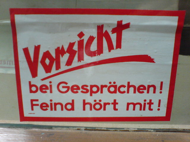 pssst! feind schild sticker aufkleber vorsicht 