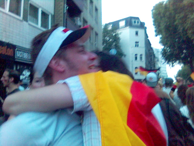 potiesker �berschwang umarmung chris christoph poti z�lpicher freunde fu�ball 