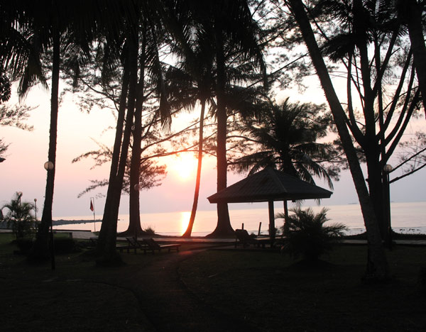 Sonnenuntergang Damai Beach beach chalet damai malaysia sonnenuntergang borneo 
