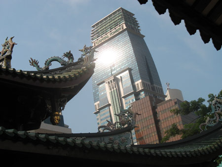 Gegenstze chinesischer kontrast tempel hochhaus singapur 