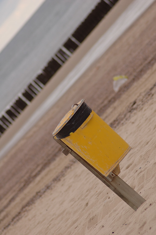 Die Post gelb post mlleimer 