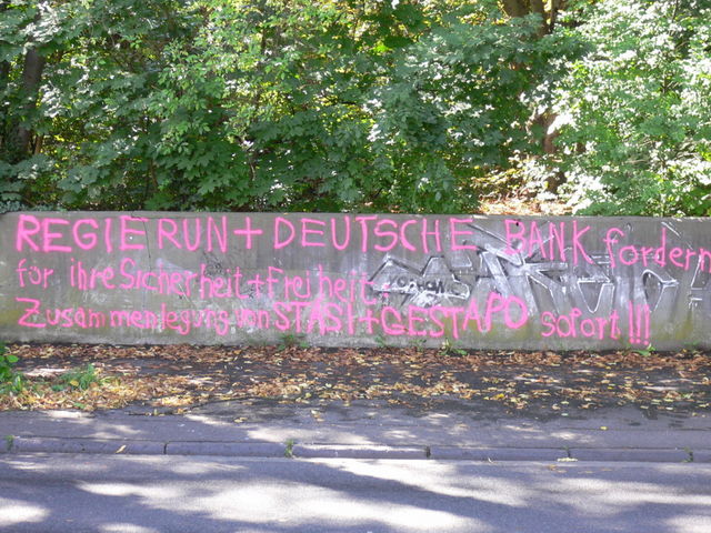 jawoll! gestapo regierung stasi k�ln mauer wand sprayen bank 