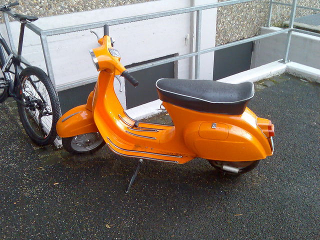 Moped moped vulkangelnde orange 