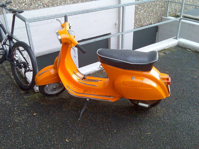 Moped moped vulkangel�nde orange 