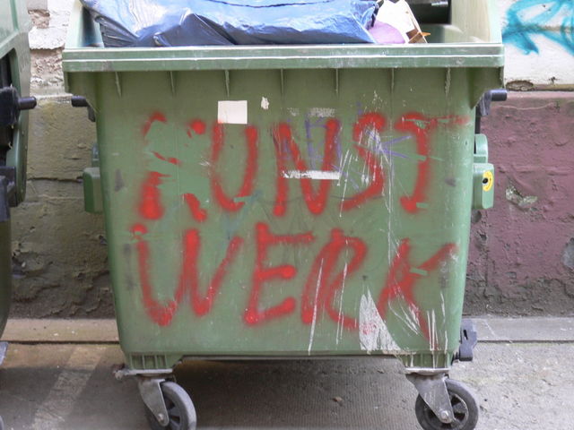 kunst am m�ll kunstwerk m�lltonne kunst m�ll container 