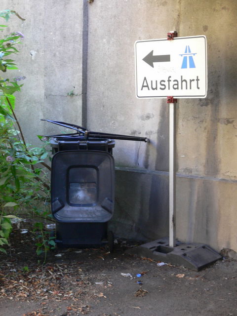 autobahn autobahn m�ll schild m�lltonne 