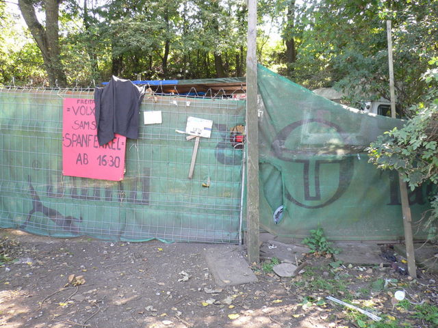 punx feiern I schild zaun punks 